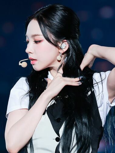Karina (카리나)